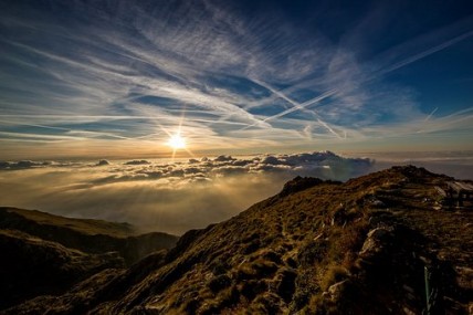 Clouds cover the mountain